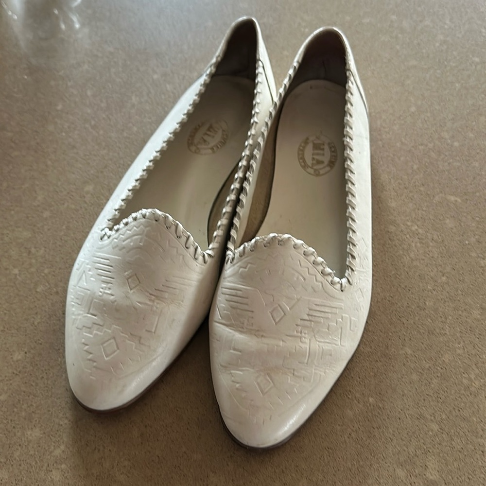 Mia flats